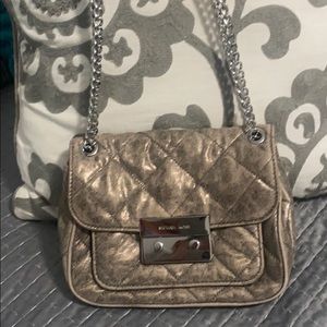 Michael Kors. Crossbody.